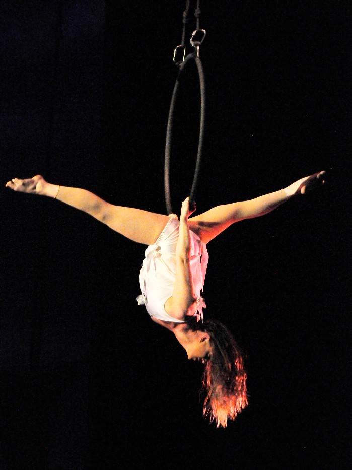 aerial hoop, lyra, splits, upside down, freaky flyers, frequent flyers, aerial dance