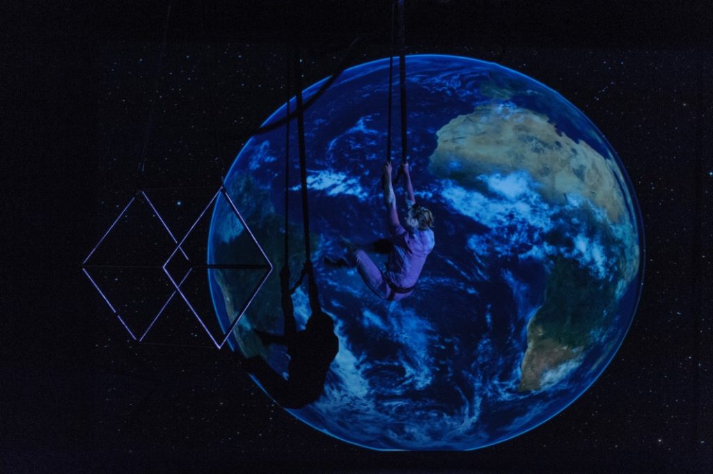 star sailors, frequent flyers, aerial dance, projection, planet earth, earth, aerial cube, bungee